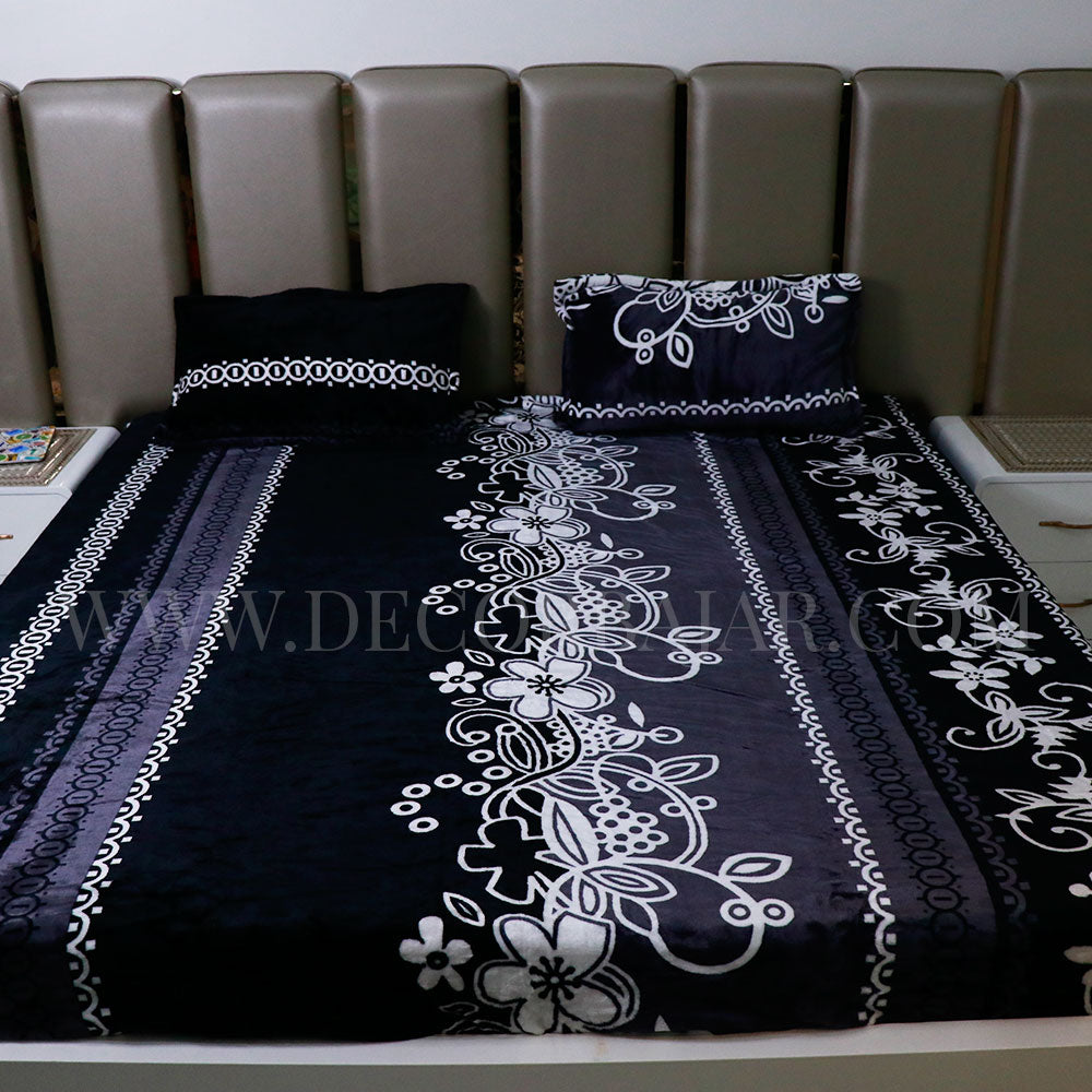 Soft Woolen Royal Design Bedsheet With Pillow covers ( 90*100 inch, 2.3kg , 300gsm )